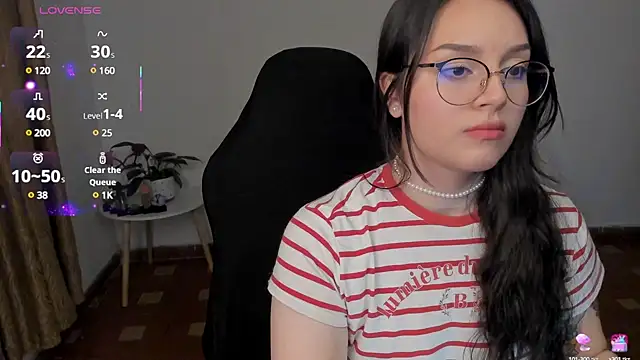 Snapshot of anaveleeez chatting on 02/13/25, 04:43 anaveleeez online show from 02/13/25, 04:43