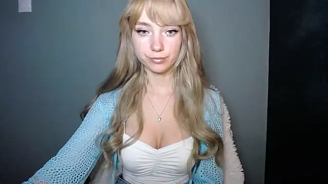 LuciaYoung online show from 10/31/25, 07:31