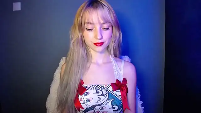 LuciaYoung online show from 11/13/25, 07:46