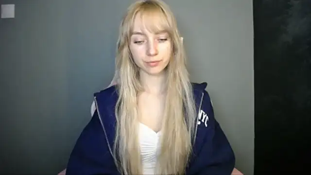 LuciaYoung online show from 04/12/26, 06:24