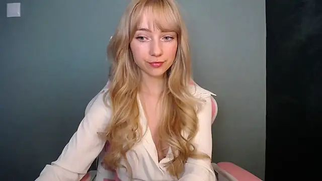 LuciaYoung online show from 04/13/26, 06:41