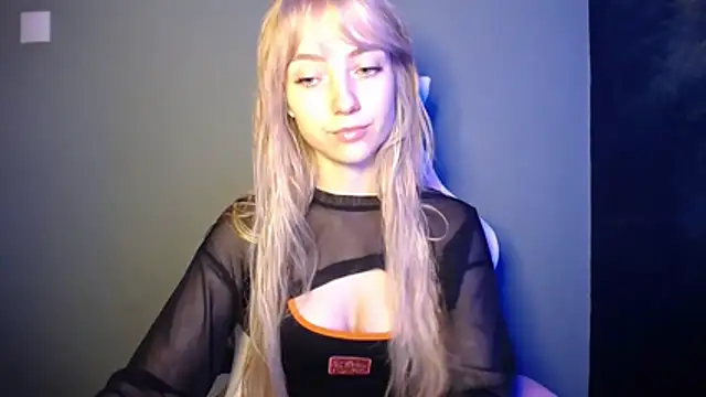 LuciaYoung online show from 04/19/26, 06:21