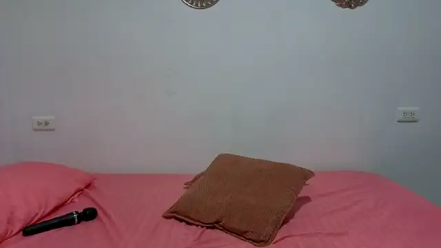 Issa Km  online show from 12/20/25, 11:34