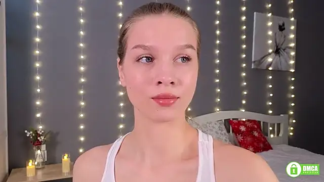 Snapshot of CutieBeauty chatting on 12/16/24, 10:29 CutieBeauty online show from 12/16/24, 10:29