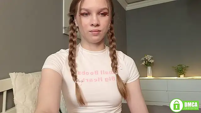 Snapshot of CutieBeauty chatting on 09/20/25, 09:43 CutieBeauty online show from 09/20/25, 09:43