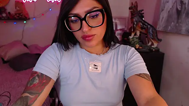 Snapshot of MissDennise chatting on 02/28/25, 05:26 MissDennise online show from 02/28/25, 05:26