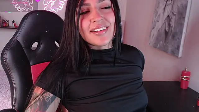 Snapshot of MissDennise chatting on 10/06/25, 04:48 MissDennise online show from 10/06/25, 04:48