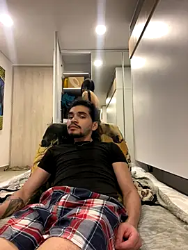 Snapshot of aangie__uwu chatting on 10/27/25, 02:15 aangie uwu online show from 10/27/25, 02:15