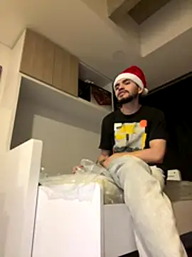 Snapshot of aangie__uwu chatting on 12/20/25, 03:35 aangie uwu online show from 12/20/25, 03:35