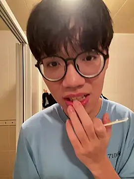 Snapshot of hihi0169 chatting on 12/27/24, 03:48 hihi0169 online show from 12/27/24, 03:48