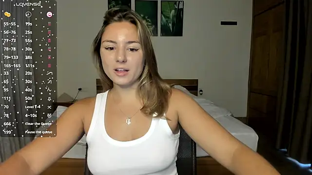Snapshot of ThreeshaWhite chatting on 05/29/26, 04:43 ThreeshaWhite online show from 05/29/26, 04:43