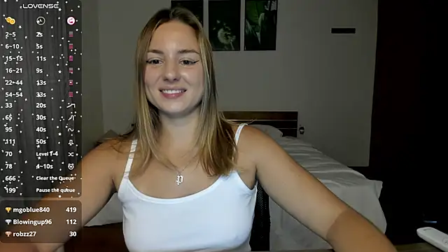 Snapshot of ThreeshaWhite chatting on 06/22/26, 03:25 ThreeshaWhite online show from 06/22/26, 03:25