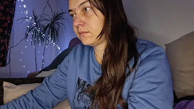 Snapshot of Cyndee_Winter chatting on 11/07/25, 04:40 Cyndee Winter online show from 11/07/25, 04:40