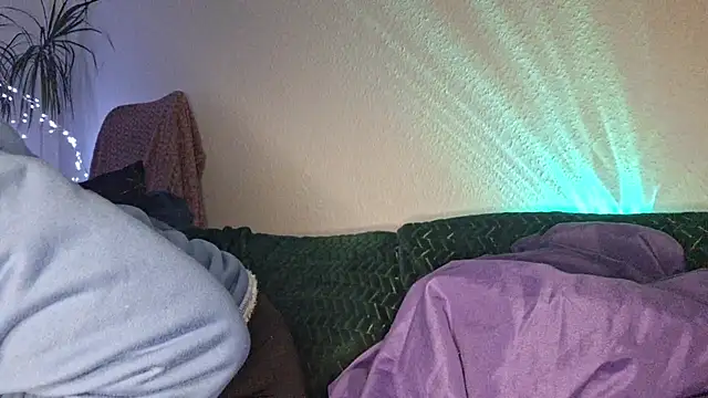 Snapshot of Cyndee_Winter chatting on 11/13/25, 05:23 Cyndee Winter online show from 11/13/25, 05:23