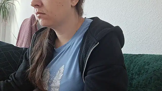 Snapshot of Cyndee_Winter chatting on 11/22/25, 12:26 Cyndee Winter online show from 11/22/25, 12:26