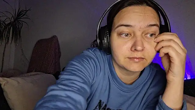 Snapshot of Cyndee_Winter chatting on 11/24/25, 03:45 Cyndee Winter online show from 11/24/25, 03:45