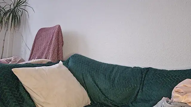 Snapshot of Cyndee_Winter chatting on 11/25/25, 01:22 Cyndee Winter online show from 11/25/25, 01:22