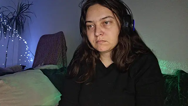 Snapshot of Cyndee_Winter chatting on 11/29/25, 09:51 Cyndee Winter online show from 11/29/25, 09:51