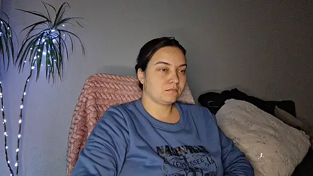 Snapshot of Cyndee_Winter chatting on 12/15/25, 08:13 Cyndee Winter online show from 12/15/25, 08:13