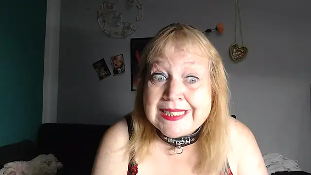 Snapshot of Blasflittchen chatting on 07/05/26, 12:23 Blasflittchen online show from 07/05/26, 12:23