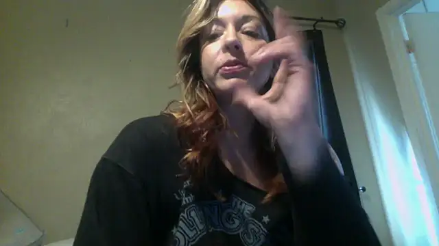 Snapshot of bella8769 chatting on 02/24/26, 04:05 bella8769 online show from 02/24/26, 04:05