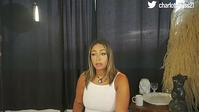 charlottelover21 online show from 04/16/26, 09:39