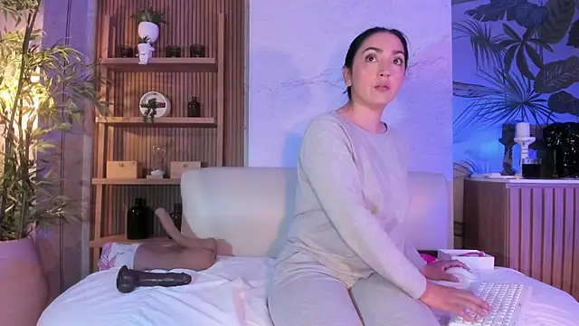 LIAH IZUMI online show from 02/09/26, 01:04