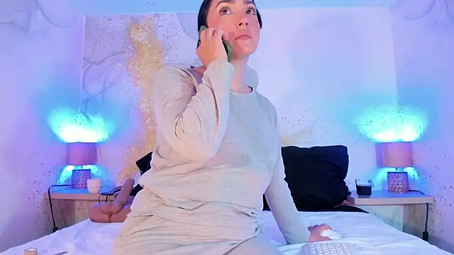 LIAH IZUMI online show from 04/20/26, 08:21