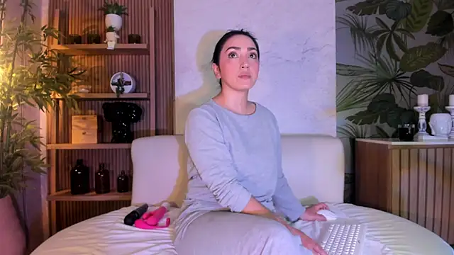 LIAH IZUMI online show from 05/08/26, 01:16