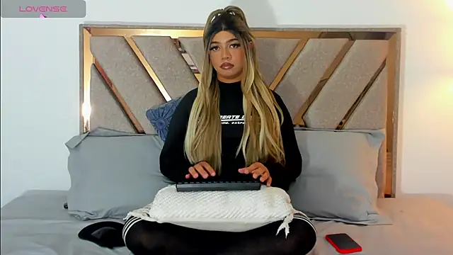 Snapshot of Hanz_sex chatting on 03/19/25, 11:36 Hanz sex online show from 03/19/25, 11:36