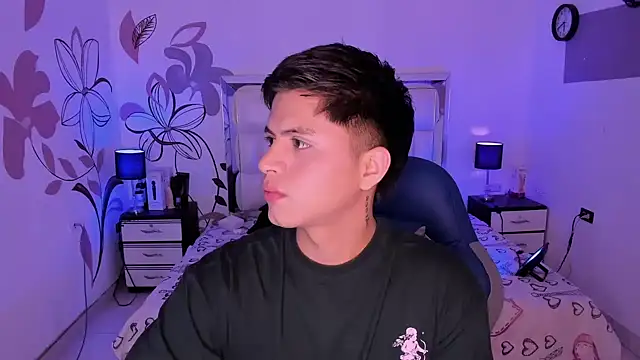 Snapshot of Niicky1_ chatting on 12/14/24, 09:13 Niicky1 online show from 12/14/24, 09:13