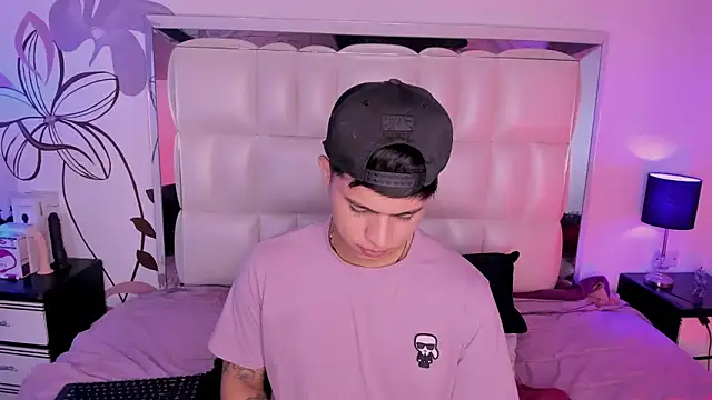 Snapshot of Niicky1_ chatting on 12/21/24, 12:42 Niicky1 online show from 12/21/24, 12:42