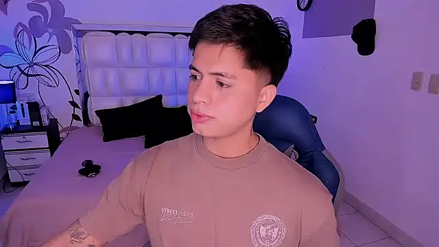 Snapshot of Niicky1_ chatting on 12/26/24, 08:32 Niicky1 online show from 12/26/24, 08:32