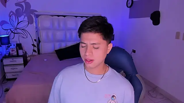 Snapshot of Niicky1_ chatting on 12/30/24, 08:47 Niicky1 online show from 12/30/24, 08:47