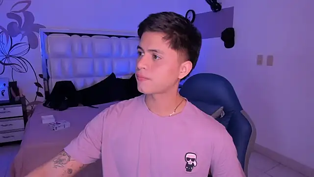 Snapshot of Niicky1_ chatting on 01/02/25, 08:46 Niicky1 online show from 01/02/25, 08:46