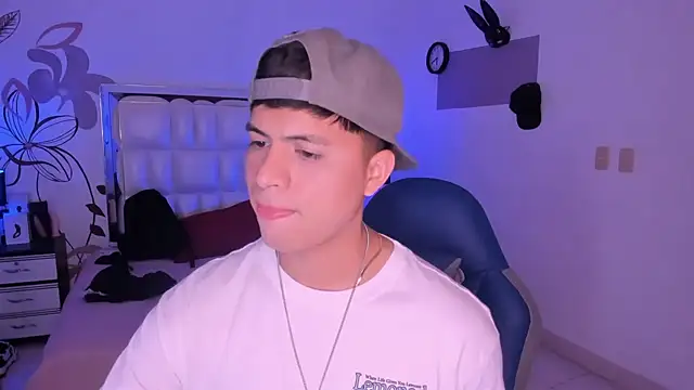 Snapshot of Niicky1_ chatting on 01/03/25, 08:43 Niicky1 online show from 01/03/25, 08:43