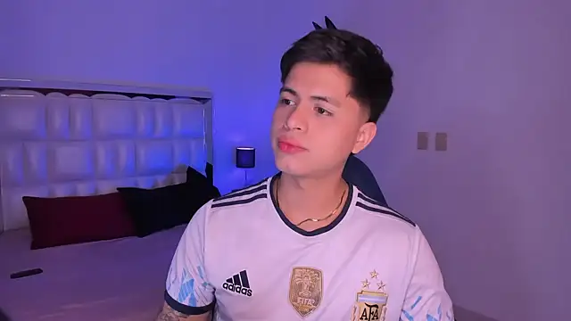 Snapshot of Niicky1_ chatting on 01/06/25, 08:28 Niicky1 online show from 01/06/25, 08:28