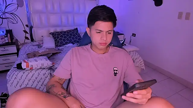 Snapshot of Niicky1_ chatting on 01/13/25, 09:09 Niicky1 online show from 01/13/25, 09:09