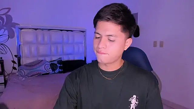 Snapshot of Niicky1_ chatting on 01/22/25, 08:28 Niicky1 online show from 01/22/25, 08:28