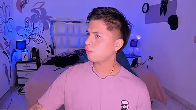 Snapshot of Niicky1_ chatting on 02/02/25, 08:30 Niicky1 online show from 02/02/25, 08:30