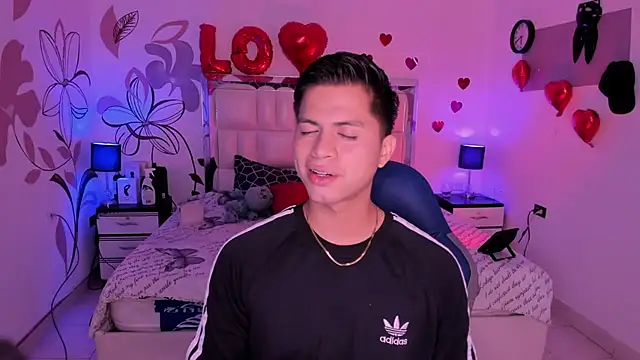 Snapshot of Niicky1_ chatting on 02/16/25, 08:33 Niicky1 online show from 02/16/25, 08:33