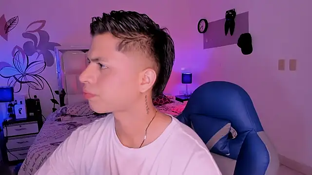 Snapshot of Niicky1_ chatting on 02/18/25, 09:31 Niicky1 online show from 02/18/25, 09:31