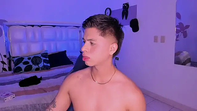 Snapshot of Niicky1_ chatting on 03/02/25, 09:32 Niicky1 online show from 03/02/25, 09:32