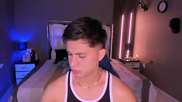 Snapshot of Niicky1_ chatting on 03/04/25, 09:43 Niicky1 online show from 03/04/25, 09:43