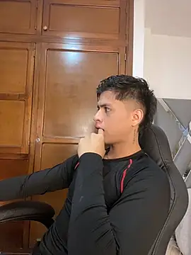 Snapshot of Niicky1_ chatting on 03/06/25, 04:49 Niicky1 online show from 03/06/25, 04:49