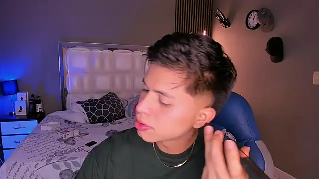 Snapshot of Niicky1_ chatting on 03/15/25, 09:05 Niicky1 online show from 03/15/25, 09:05