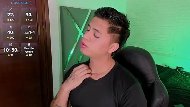 Snapshot of Niicky1_ chatting on 12/20/25, 09:00 Niicky1 online show from 12/20/25, 09:00