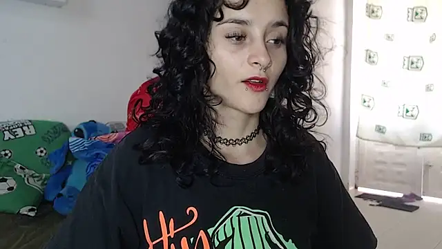 Snapshot of kitty22_ chatting on 12/04/24, 03:21 kitty22 online show from 12/04/24, 03:21