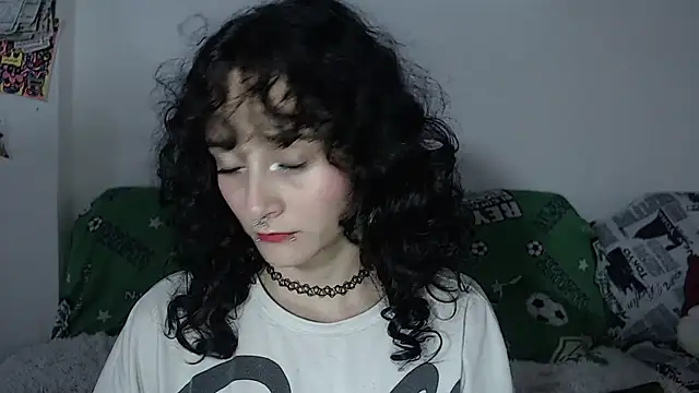 Snapshot of kitty22_ chatting on 12/17/24, 01:16 kitty22 online show from 12/17/24, 01:16