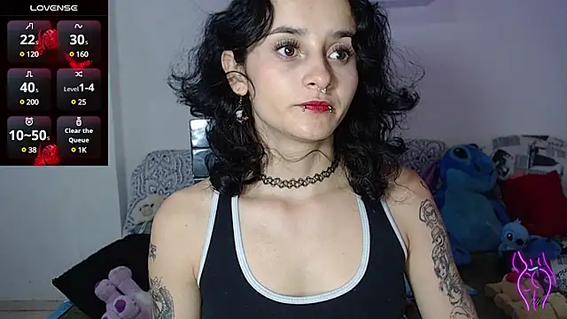 Snapshot of kitty22_ chatting on 02/17/25, 02:04 kitty22 online show from 02/17/25, 02:04